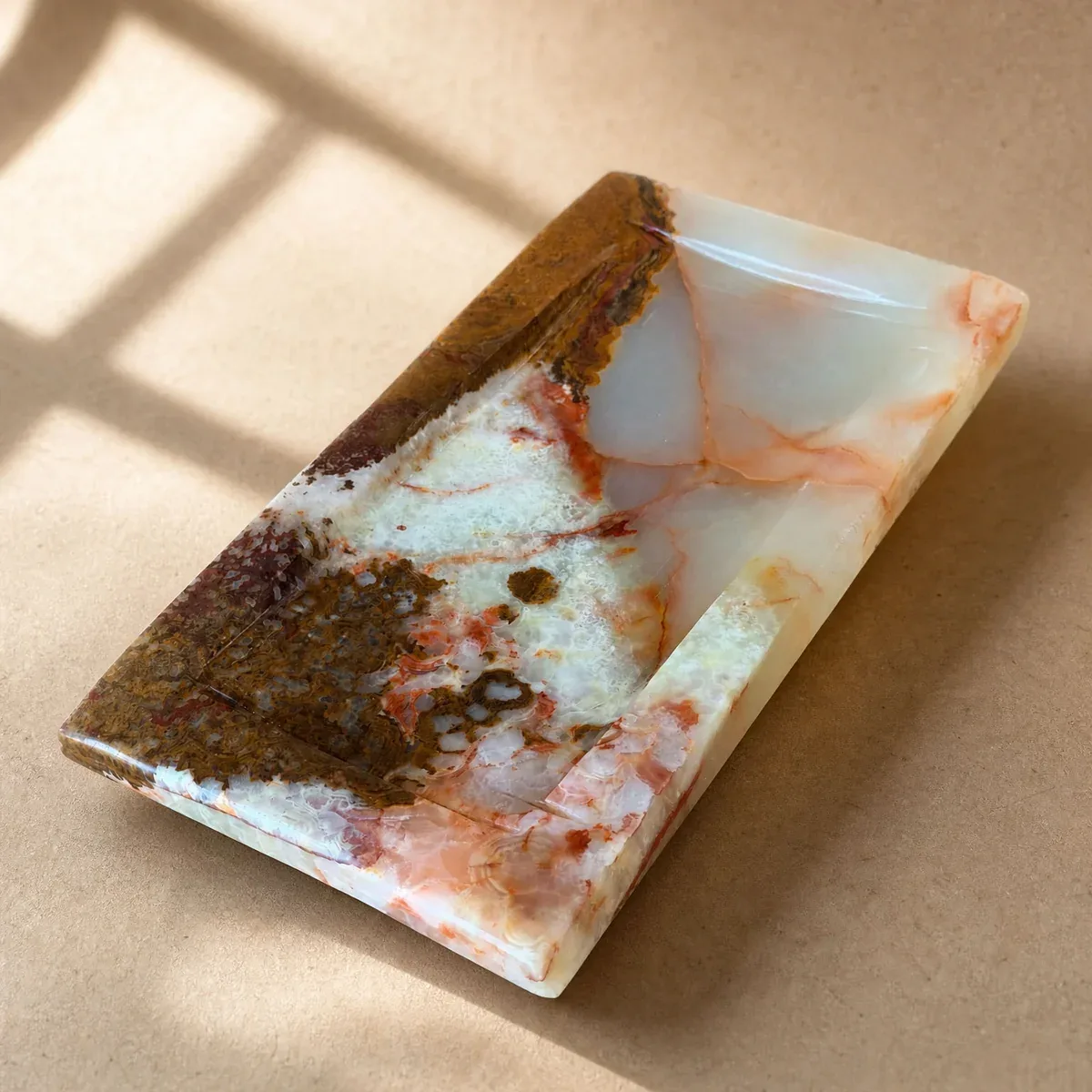 Onyx tray with raw edge